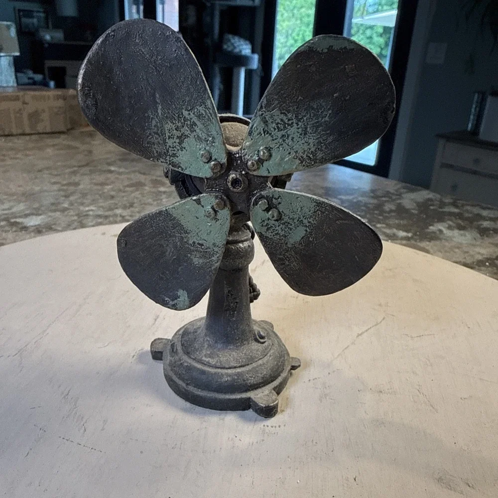 SS Sarna‎ Vintage Resin Retro Fan Desktop Decor Collectible